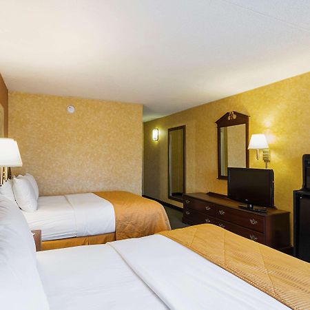 Clarion Inn Fairmont Buitenkant foto