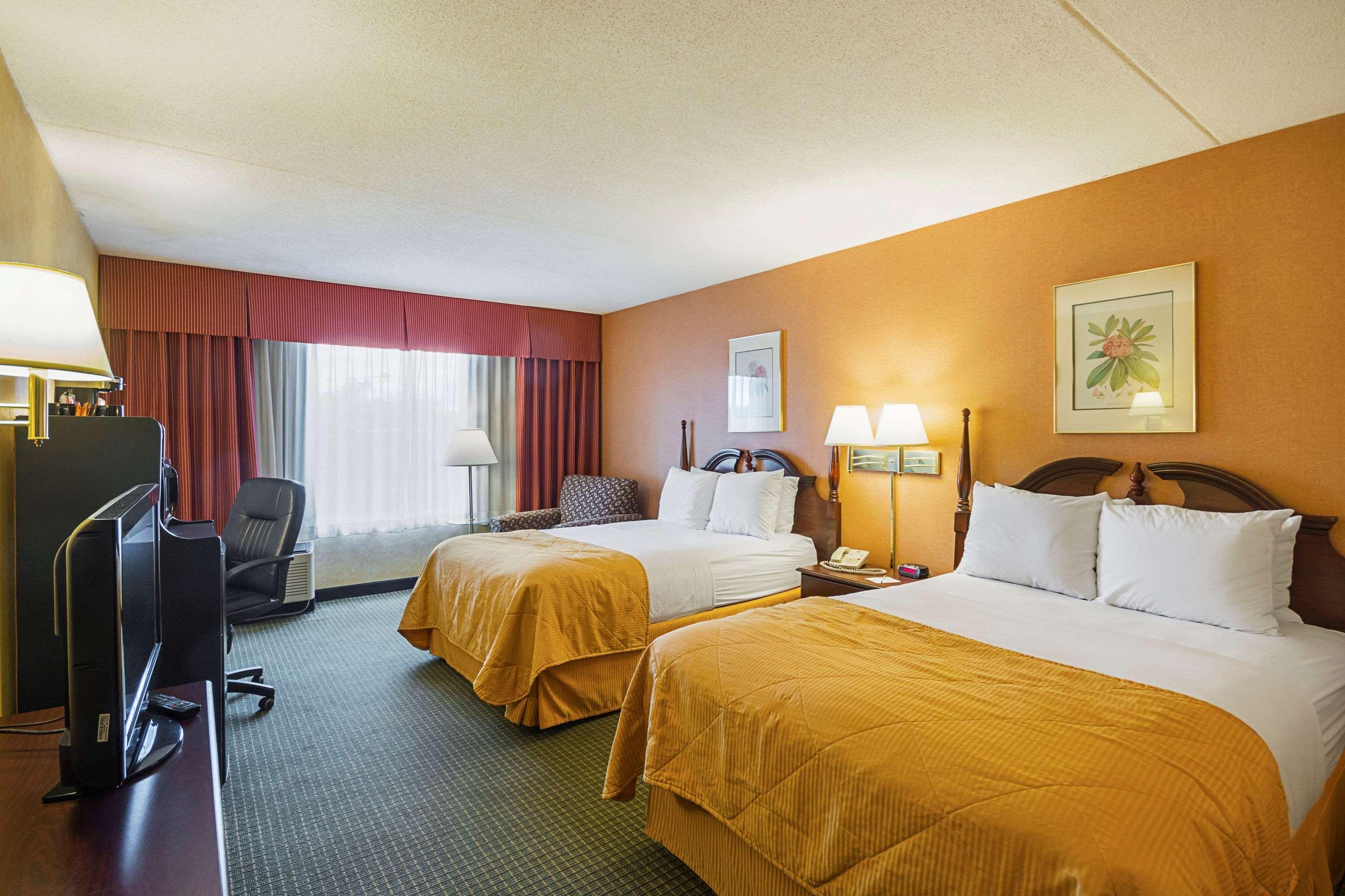 Clarion Inn Fairmont Buitenkant foto