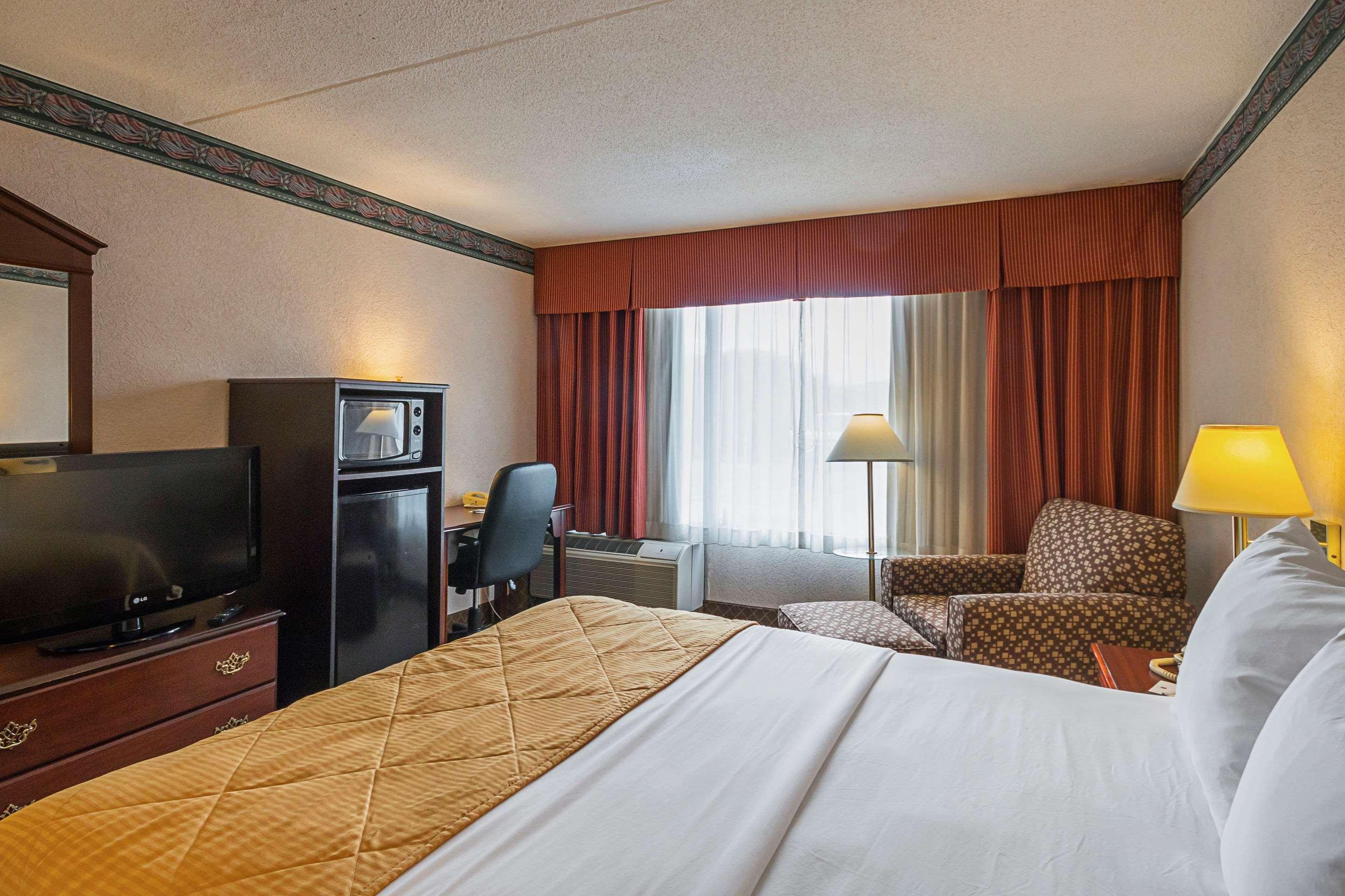 Clarion Inn Fairmont Buitenkant foto