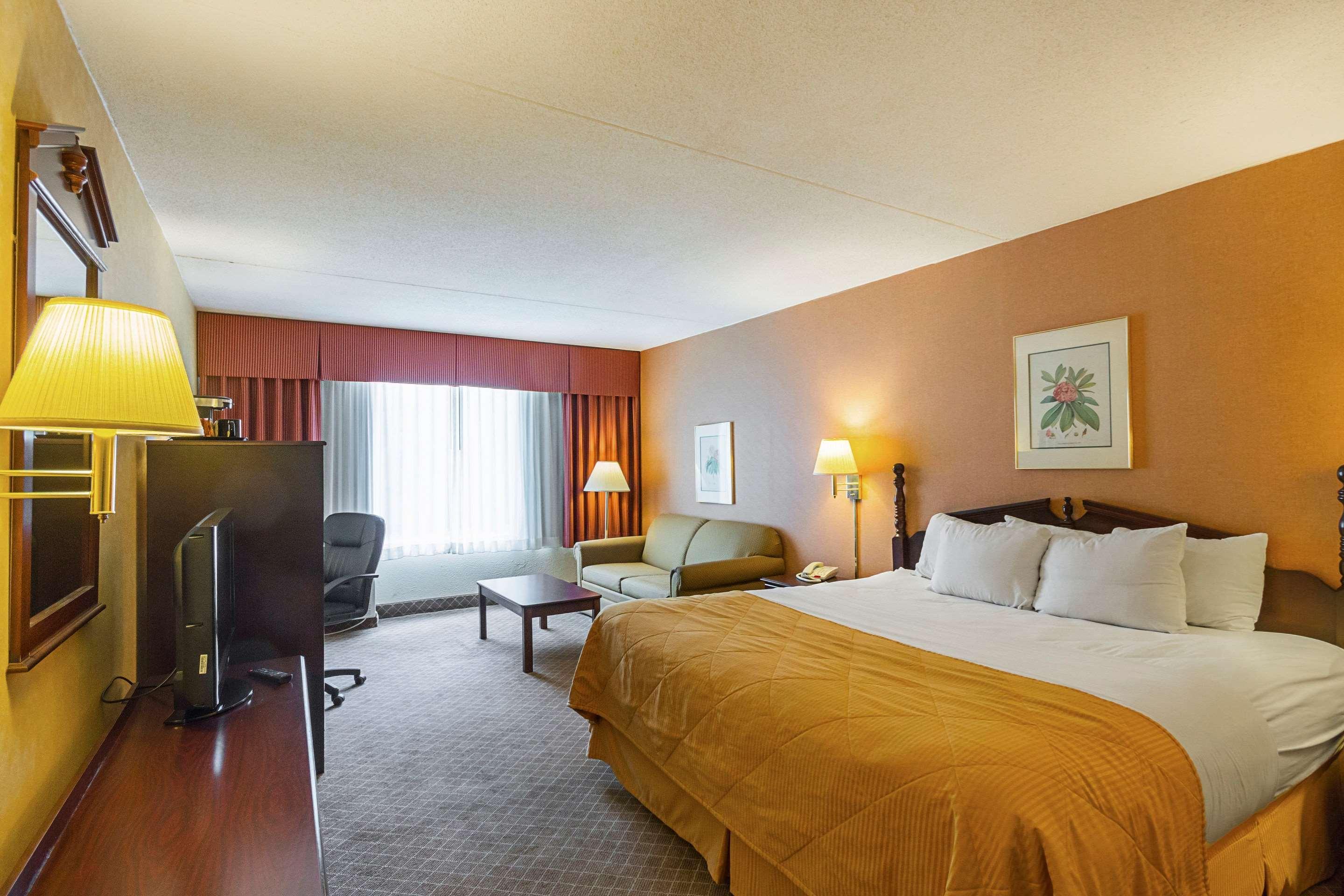 Clarion Inn Fairmont Buitenkant foto