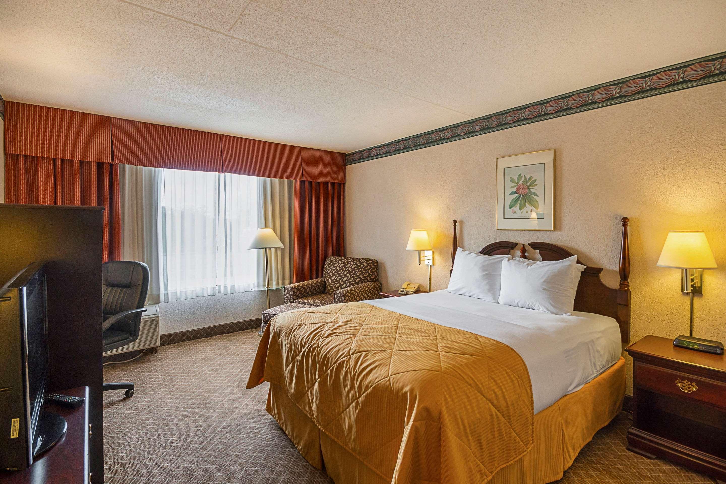 Clarion Inn Fairmont Buitenkant foto