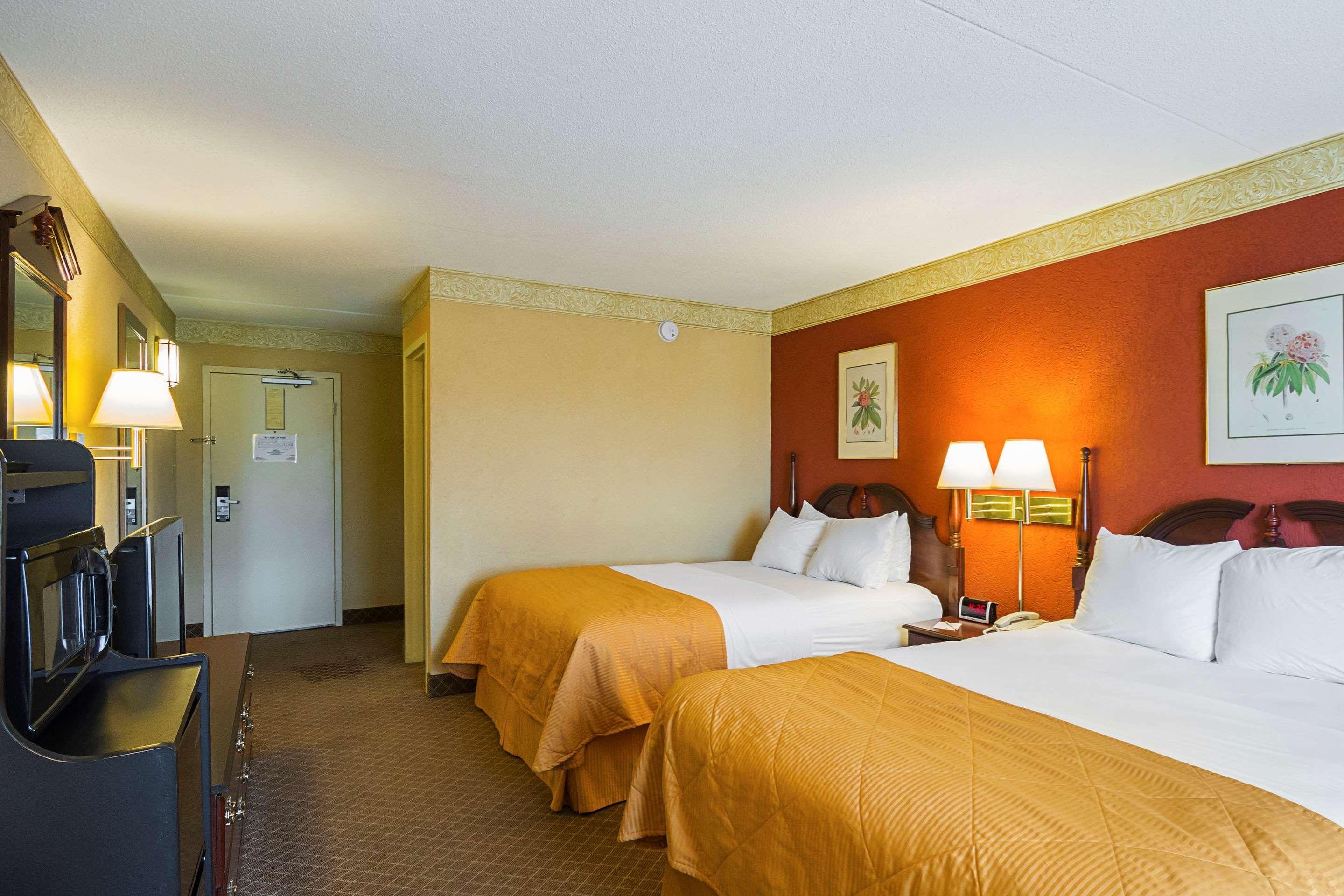 Clarion Inn Fairmont Buitenkant foto