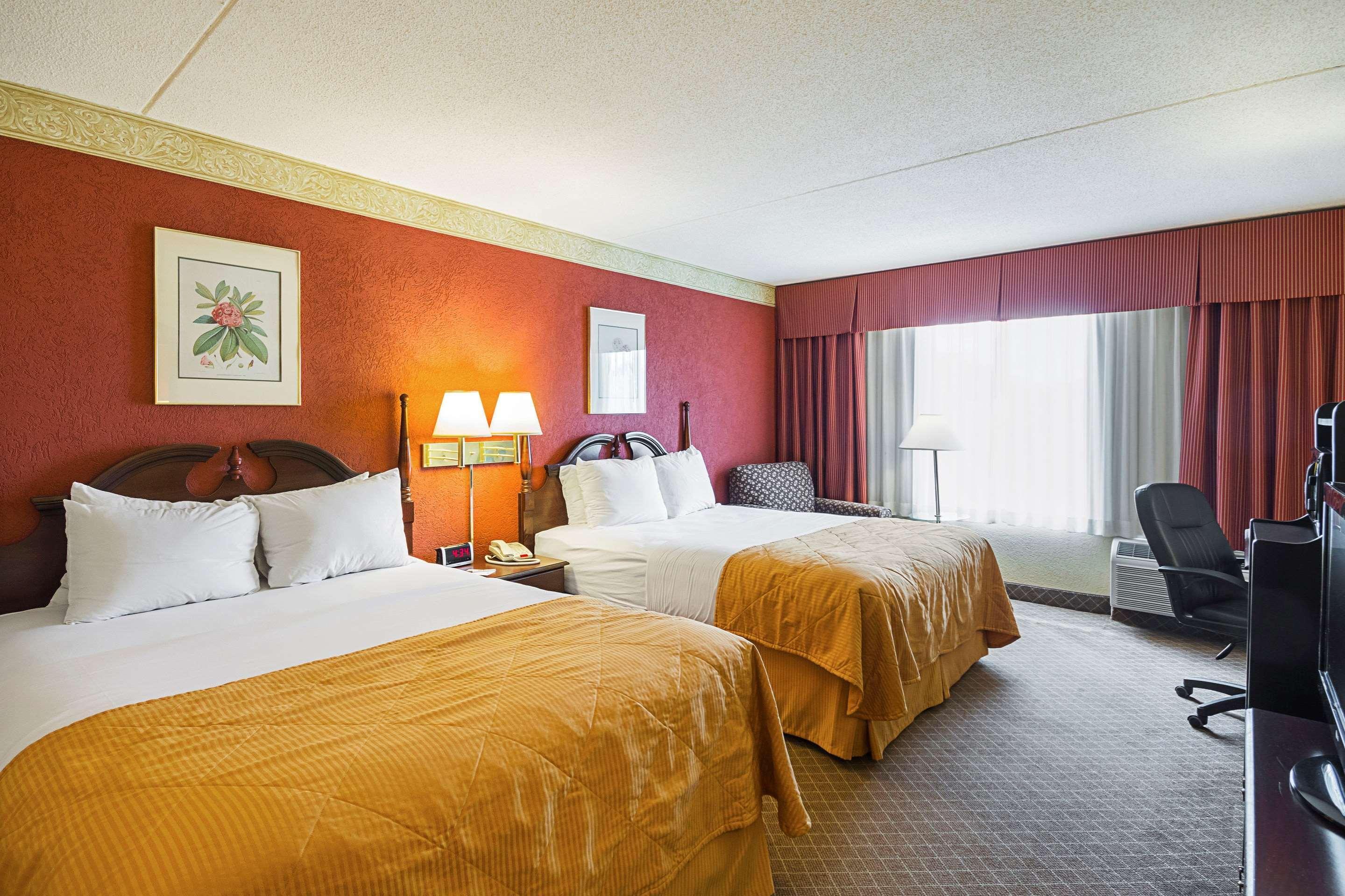 Clarion Inn Fairmont Buitenkant foto