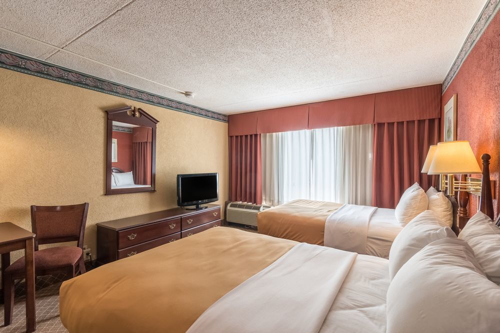 Clarion Inn Fairmont Buitenkant foto