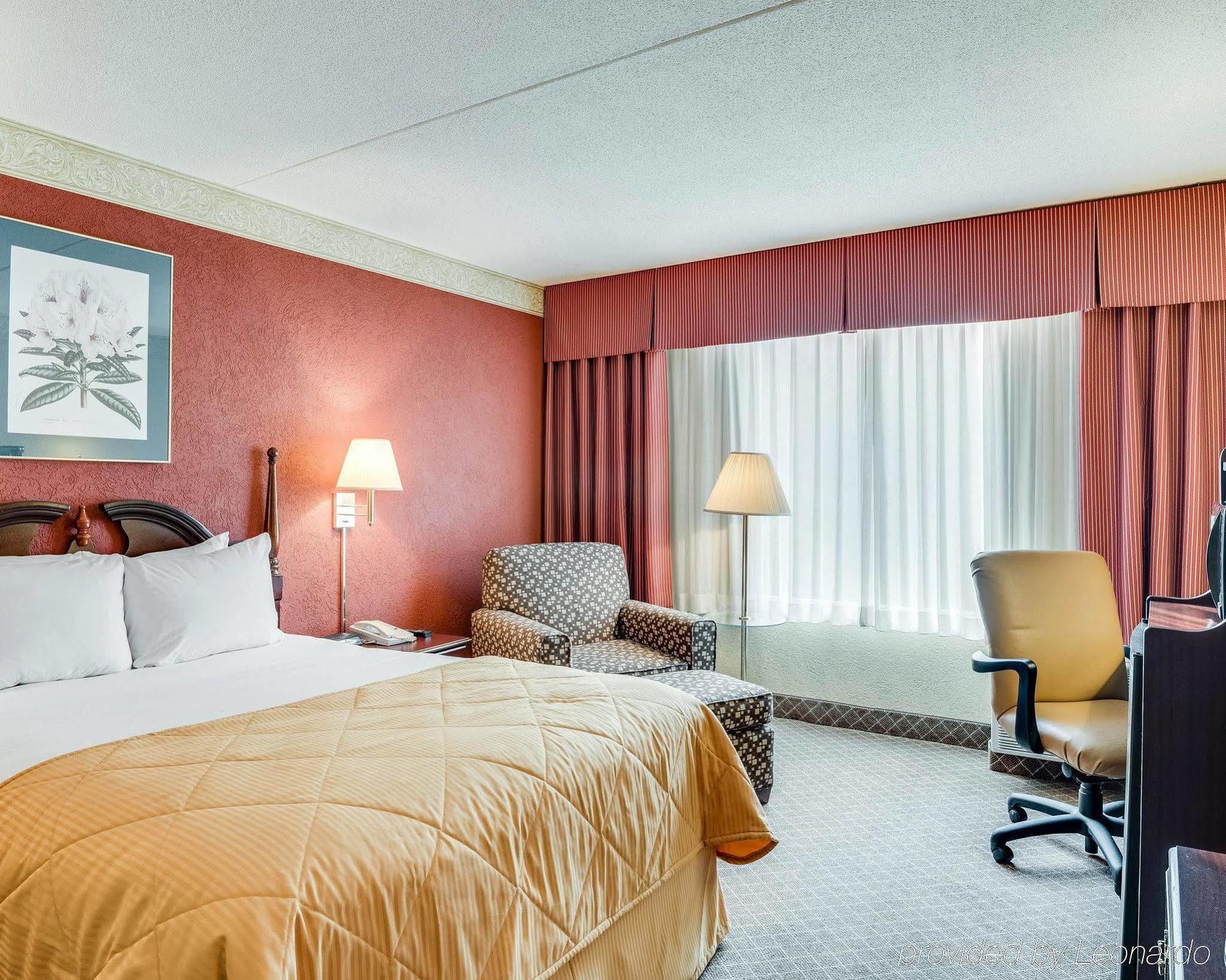 Clarion Inn Fairmont Buitenkant foto