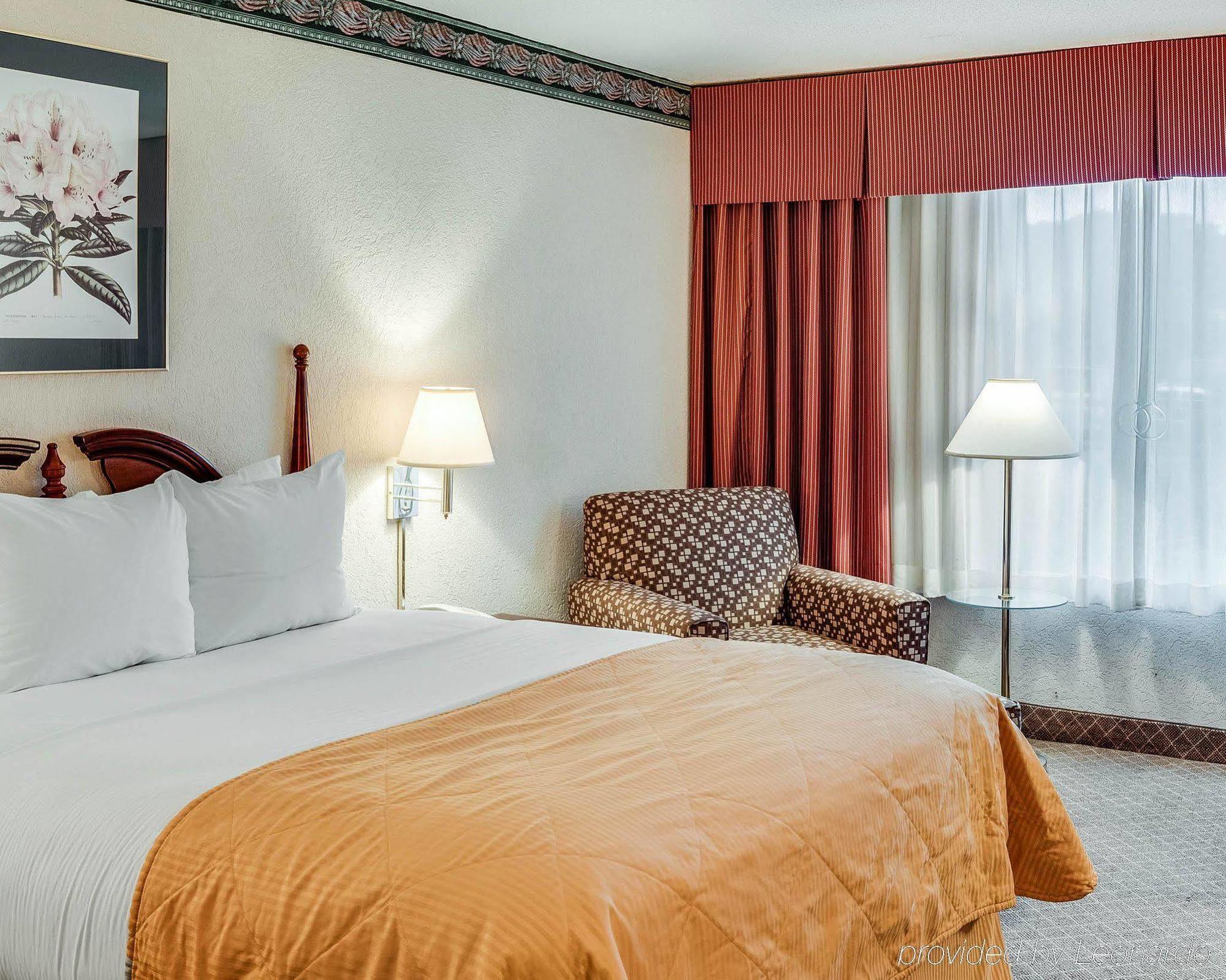 Clarion Inn Fairmont Buitenkant foto