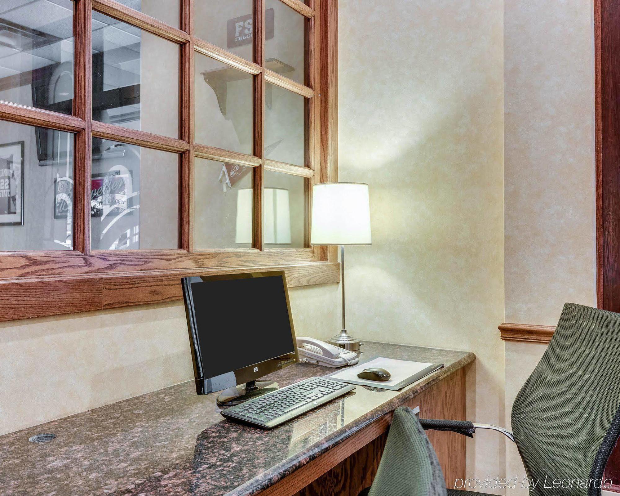 Clarion Inn Fairmont Buitenkant foto