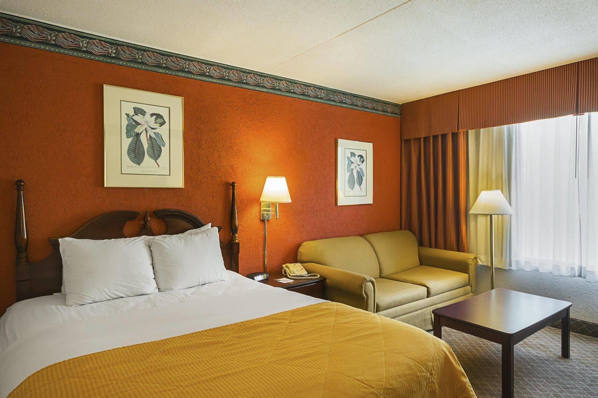 Clarion Inn Fairmont Buitenkant foto